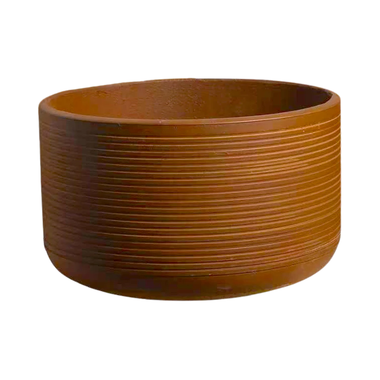 RUSTY CACHE-POT